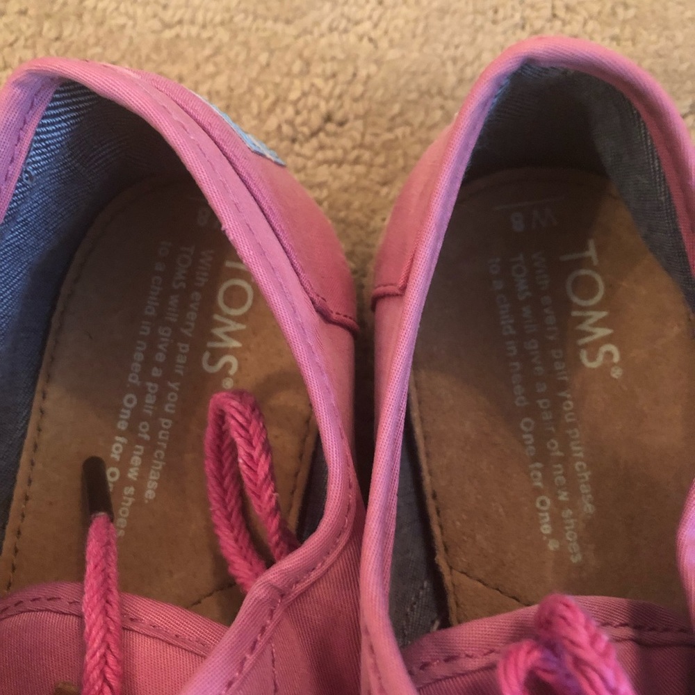 Toms - Picture 2 of 4
